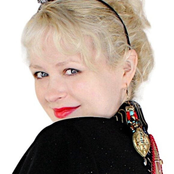 Desperately Seeking 80s Egyptian Nefertiti Earring in Fishhook or Clip-On - Picture 5 of 11